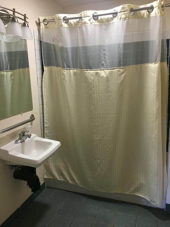 Budget Inn Motel Вудберн Экстерьер фото