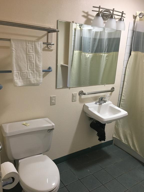 Budget Inn Motel Вудберн Экстерьер фото