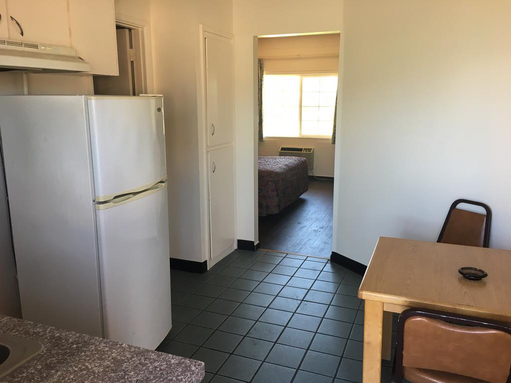 Budget Inn Motel Вудберн Экстерьер фото