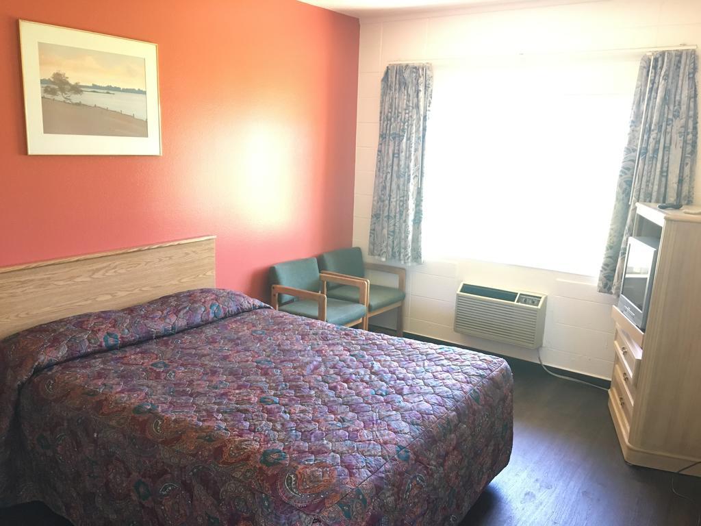 Budget Inn Motel Вудберн Экстерьер фото