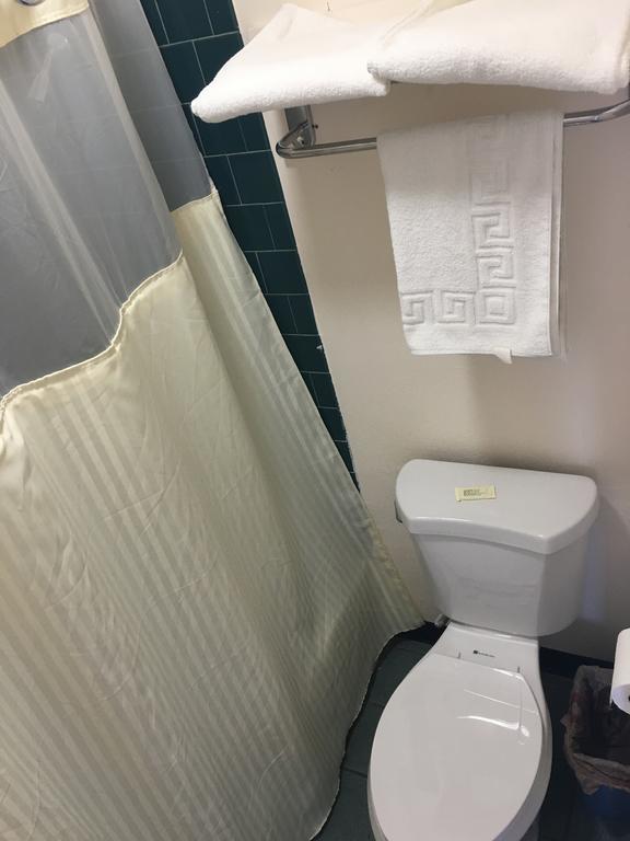 Budget Inn Motel Вудберн Экстерьер фото