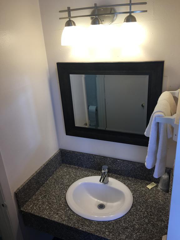 Budget Inn Motel Вудберн Экстерьер фото